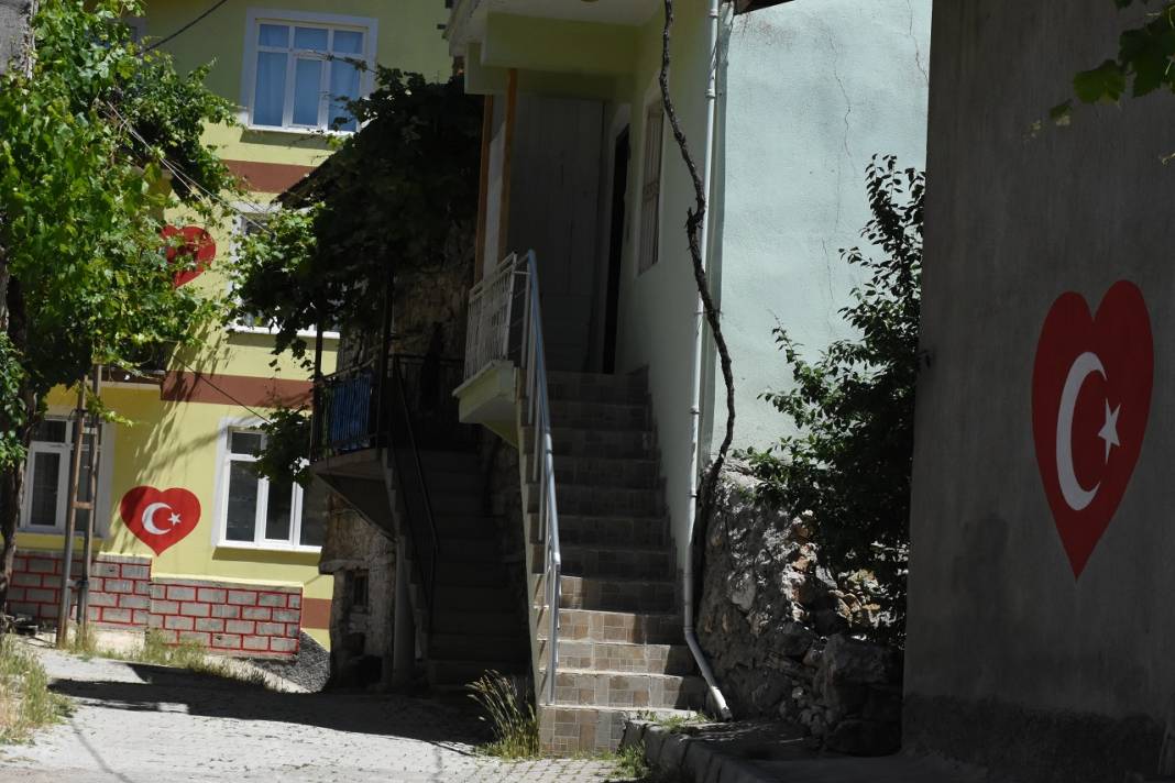 Konya'da 13 yıllık muhtardan göğüs kabartan çizim! Kafaya koymuş ilçedeki her eve sevdasını kazıyacak 4